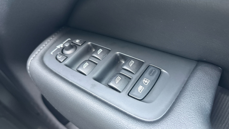 Volvo XC60 2.0 T6 [350] RC PHEV Plus Dark 5dr AWD Geartronic Estate